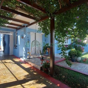 Casa Mobiliada com 500m², 5 dormitórios, 4 vagas, no bairro Sant Etiene em Caxias do Sul para Comprar