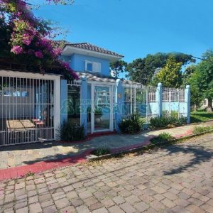 Casa Mobiliada com 500m², 5 dormitórios, 4 vagas, no bairro Sant Etiene em Caxias do Sul para Comprar