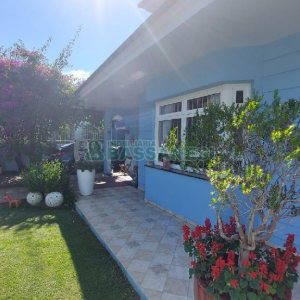 Casa Mobiliada com 500m², 5 dormitórios, 4 vagas, no bairro Sant Etiene em Caxias do Sul para Comprar