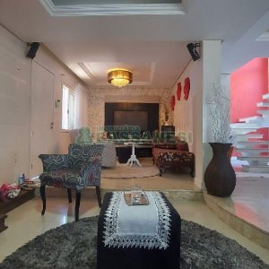 Casa Mobiliada com 500m², 5 dormitórios, 4 vagas, no bairro Sant Etiene em Caxias do Sul para Comprar