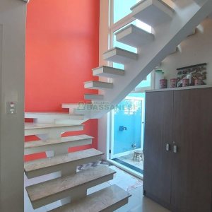 Casa Mobiliada com 500m², 5 dormitórios, 4 vagas, no bairro Sant Etiene em Caxias do Sul para Comprar