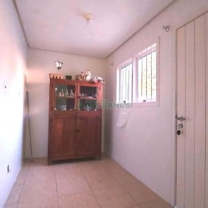 Casa Mobiliada com 500m², 5 dormitórios, 4 vagas, no bairro Sant Etiene em Caxias do Sul para Comprar