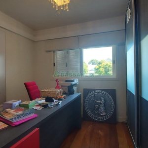 Casa Mobiliada com 500m², 5 dormitórios, 4 vagas, no bairro Sant Etiene em Caxias do Sul para Comprar