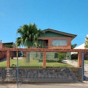 Casa com 277m², 2 dormitórios, 4 vagas, no bairro Santa Catarina em Caxias do Sul para Comprar