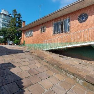 Casa com 277m², 2 dormitórios, 4 vagas, no bairro Santa Catarina em Caxias do Sul para Comprar