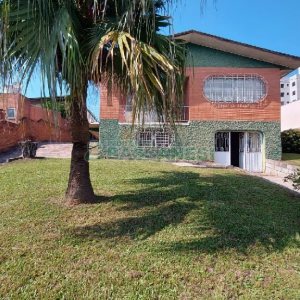 Casa com 277m², 2 dormitórios, 4 vagas, no bairro Santa Catarina em Caxias do Sul para Comprar