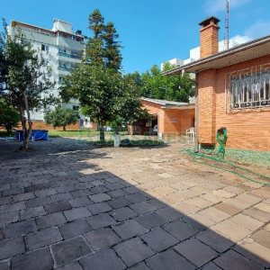 Casa com 277m², 2 dormitórios, 4 vagas, no bairro Santa Catarina em Caxias do Sul para Comprar