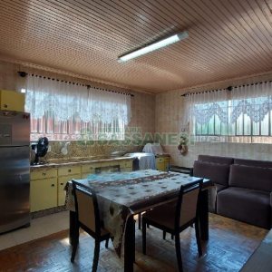 Casa com 277m², 2 dormitórios, 4 vagas, no bairro Santa Catarina em Caxias do Sul para Comprar