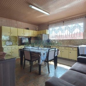 Casa com 277m², 2 dormitórios, 4 vagas, no bairro Santa Catarina em Caxias do Sul para Comprar