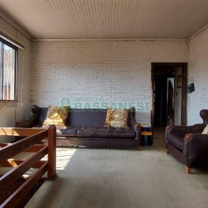 Casa com 277m², 2 dormitórios, 4 vagas, no bairro Santa Catarina em Caxias do Sul para Comprar