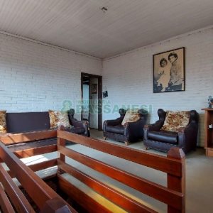 Casa com 277m², 2 dormitórios, 4 vagas, no bairro Santa Catarina em Caxias do Sul para Comprar