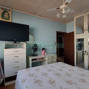 Casa com 277m², 2 dormitórios, 4 vagas, no bairro Santa Catarina em Caxias do Sul para Comprar