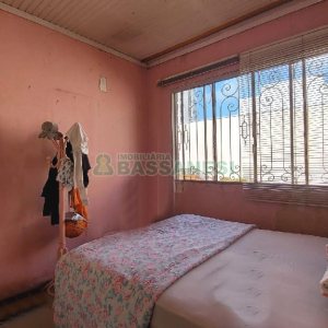 Casa com 277m², 2 dormitórios, 4 vagas, no bairro Santa Catarina em Caxias do Sul para Comprar