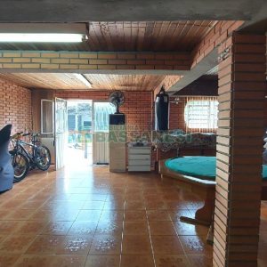 Casa com 277m², 2 dormitórios, 4 vagas, no bairro Santa Catarina em Caxias do Sul para Comprar