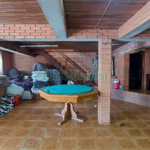 Casa com 277m², 2 dormitórios, 4 vagas, no bairro Santa Catarina em Caxias do Sul para Comprar