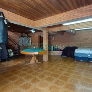 Casa com 277m², 2 dormitórios, 4 vagas, no bairro Santa Catarina em Caxias do Sul para Comprar