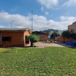 Casa com 277m², 2 dormitórios, 4 vagas, no bairro Santa Catarina em Caxias do Sul para Comprar