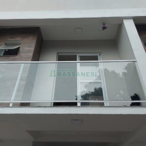 Casa com 56m², 2 dormitórios, 1 vaga, no bairro São Luiz em Caxias do Sul para Comprar