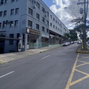Sala com 990m², no bairro Centro em Caxias do Sul para Alugar
