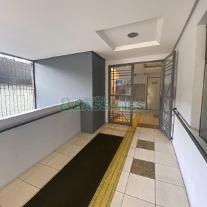 Sala com 990m², no bairro Centro em Caxias do Sul para Alugar