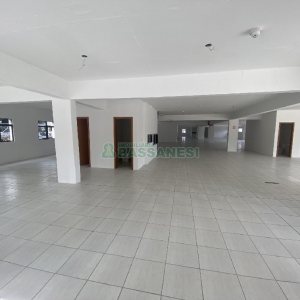 Sala com 990m², no bairro Centro em Caxias do Sul para Alugar