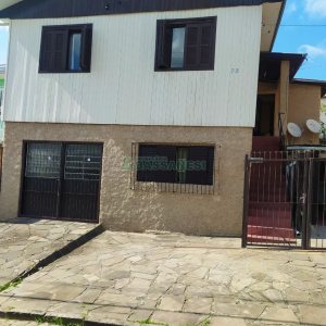 Casa com 100m², 4 dormitórios, 2 vagas, no bairro Cruzeiro em Caxias do Sul para Comprar