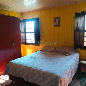 Casa com 100m², 4 dormitórios, 2 vagas, no bairro Cruzeiro em Caxias do Sul para Comprar