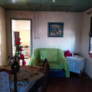 Casa com 100m², 4 dormitórios, 2 vagas, no bairro Cruzeiro em Caxias do Sul para Comprar