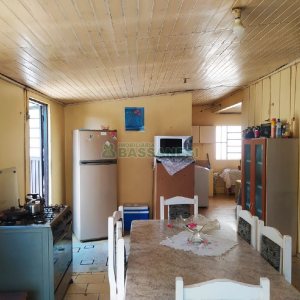 Casa com 100m², 4 dormitórios, 2 vagas, no bairro Cruzeiro em Caxias do Sul para Comprar