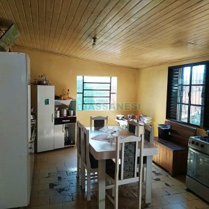 Casa com 100m², 4 dormitórios, 2 vagas, no bairro Cruzeiro em Caxias do Sul para Comprar
