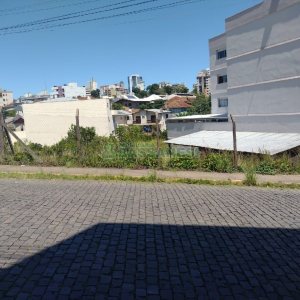 Terreno com 1350m², no bairro Pio X em Caxias do Sul para Comprar