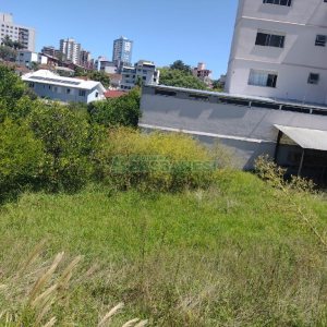 Terreno com 1350m², no bairro Pio X em Caxias do Sul para Comprar