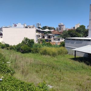 Terreno com 1350m², no bairro Pio X em Caxias do Sul para Comprar