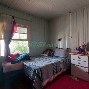 Casa com 100m², 4 dormitórios, 1 vaga, no bairro Jardim América em Caxias do Sul para Comprar