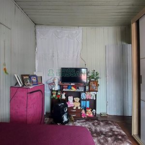 Casa com 100m², 4 dormitórios, 1 vaga, no bairro Jardim América em Caxias do Sul para Comprar