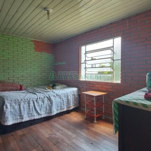 Casa com 100m², 4 dormitórios, 1 vaga, no bairro Jardim América em Caxias do Sul para Comprar