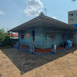 Casa com 100m², 4 dormitórios, 1 vaga, no bairro Jardim América em Caxias do Sul para Comprar