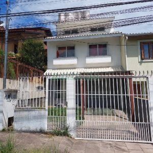 Sobrado com 200m², 3 dormitórios, 1 vaga, no bairro Santa Lúcia em Caxias do Sul para Comprar