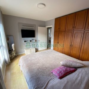 Apto Mobiliado com 91m², 2 dormitórios, 2 vagas, no bairro Pio X em Caxias do Sul para Comprar
