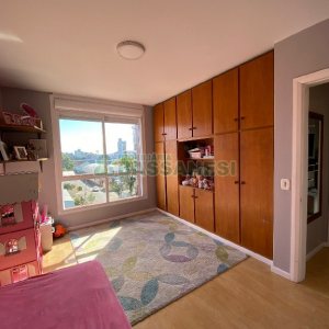 Apto Mobiliado com 91m², 2 dormitórios, 2 vagas, no bairro Pio X em Caxias do Sul para Comprar