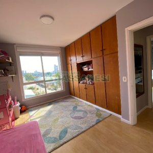 Apto Mobiliado com 91m², 2 dormitórios, 2 vagas, no bairro Pio X em Caxias do Sul para Comprar