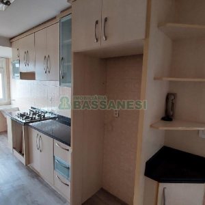 Apto Mobiliado com 65m², 2 dormitórios, 1 vaga, no bairro Pio X em Caxias do Sul para Alugar