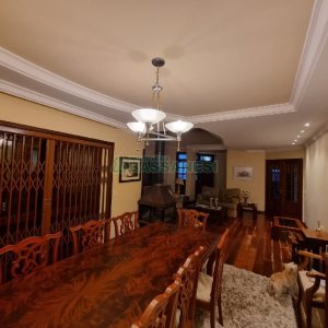 Casa com 320m², 3 dormitórios, 2 vagas, no bairro Colina Sorriso em Caxias do Sul para Comprar