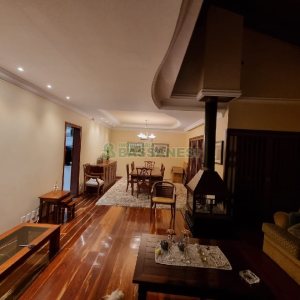 Casa com 320m², 3 dormitórios, 2 vagas, no bairro Colina Sorriso em Caxias do Sul para Comprar