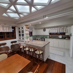 Casa com 320m², 3 dormitórios, 2 vagas, no bairro Colina Sorriso em Caxias do Sul para Comprar