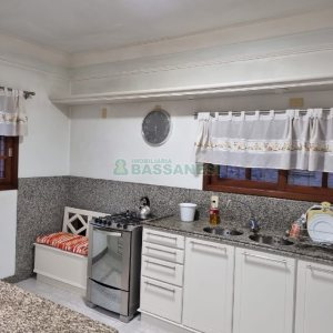 Casa com 320m², 3 dormitórios, 2 vagas, no bairro Colina Sorriso em Caxias do Sul para Comprar
