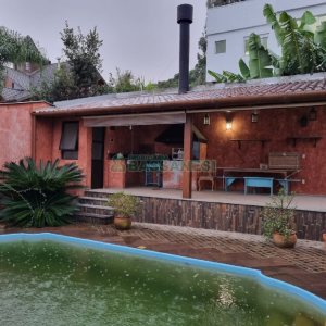 Casa com 320m², 3 dormitórios, 2 vagas, no bairro Colina Sorriso em Caxias do Sul para Comprar