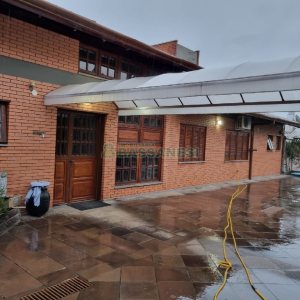 Casa com 320m², 3 dormitórios, 2 vagas, no bairro Colina Sorriso em Caxias do Sul para Comprar