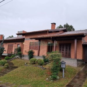 Casa com 320m², 3 dormitórios, 2 vagas, no bairro Colina Sorriso em Caxias do Sul para Comprar