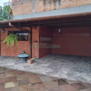 Casa com 320m², 3 dormitórios, 2 vagas, no bairro Colina Sorriso em Caxias do Sul para Comprar